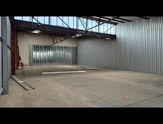 294M² WAREHOUSE TO LET IN ISANDO